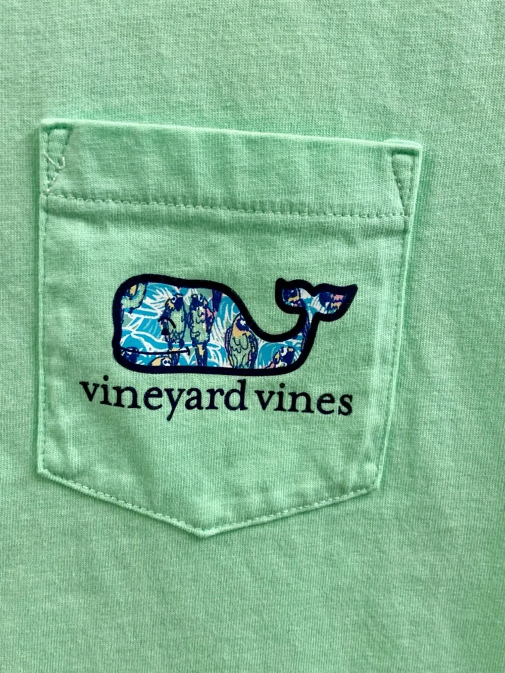 Womens Vineyard Vines Shirt L Green Whale Parrots Tropical Palm Trees Buffet Tee - Picture 3 of 9